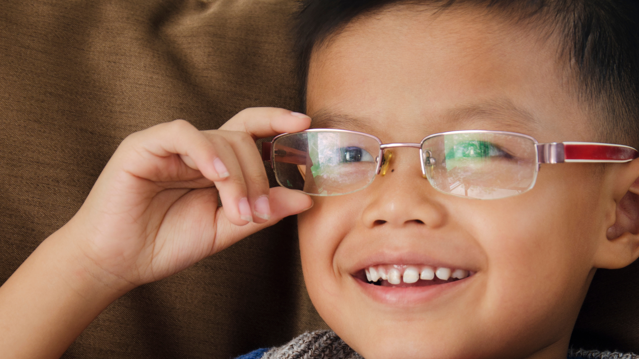 แว่นตาเด็ก การเลือกร้านแว่นเด็ก ควรรู้อะไร ก่อนเลือกซื้อแว่นสำหรับเด็ก By Clear Vision ร้านแว่นสยาม